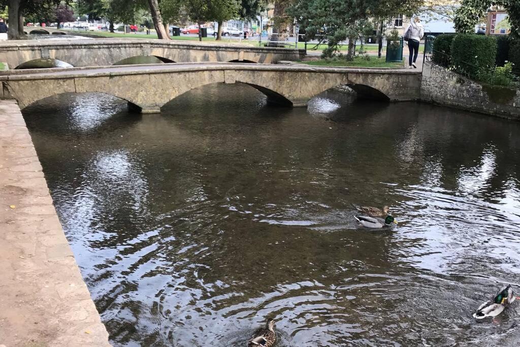 Historic Cotswold Chic Style For Uk Staycation Bourton-on-the-Water Kültér fotó