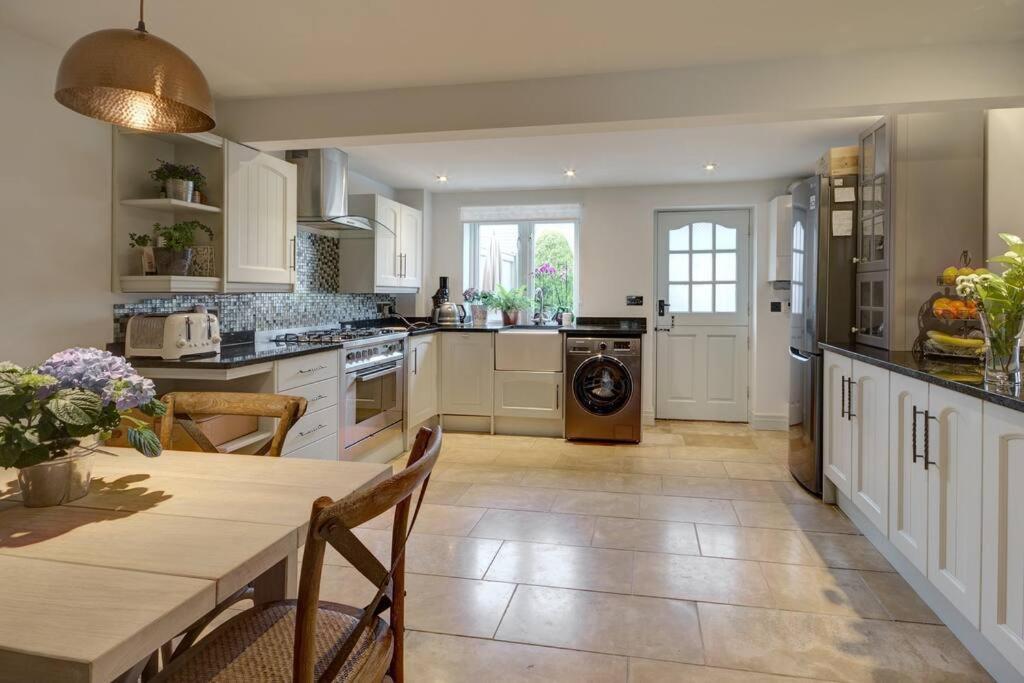 Historic Cotswold Chic Style For Uk Staycation Bourton-on-the-Water Kültér fotó